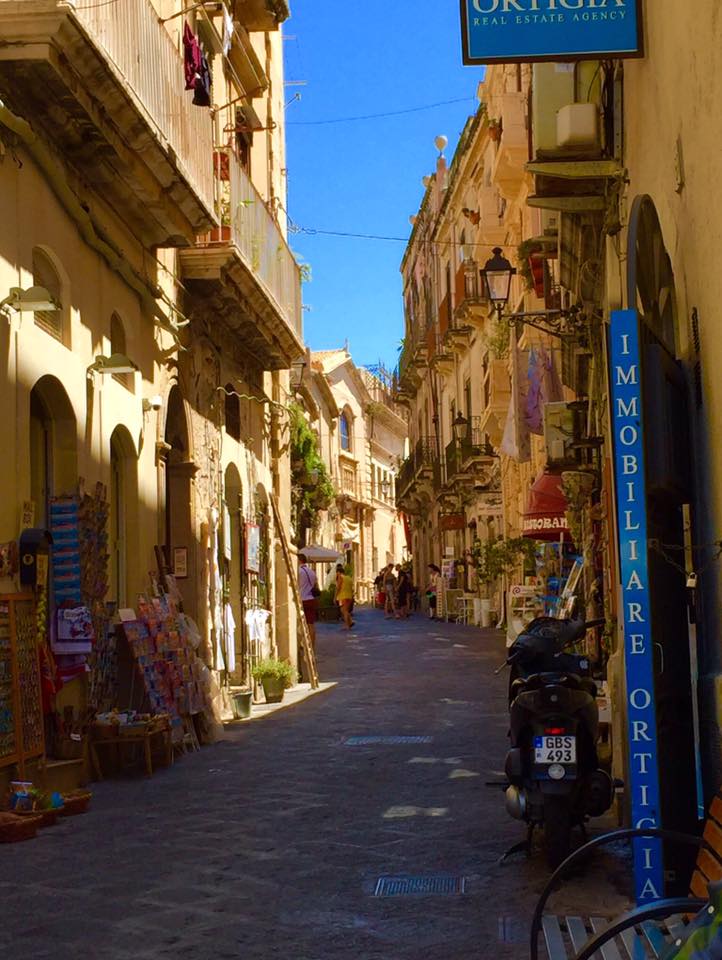 What to do in Ortigia, Sicily in 24 hours ortigia sicily travel guide italy italia sicilia syracuse siracusa