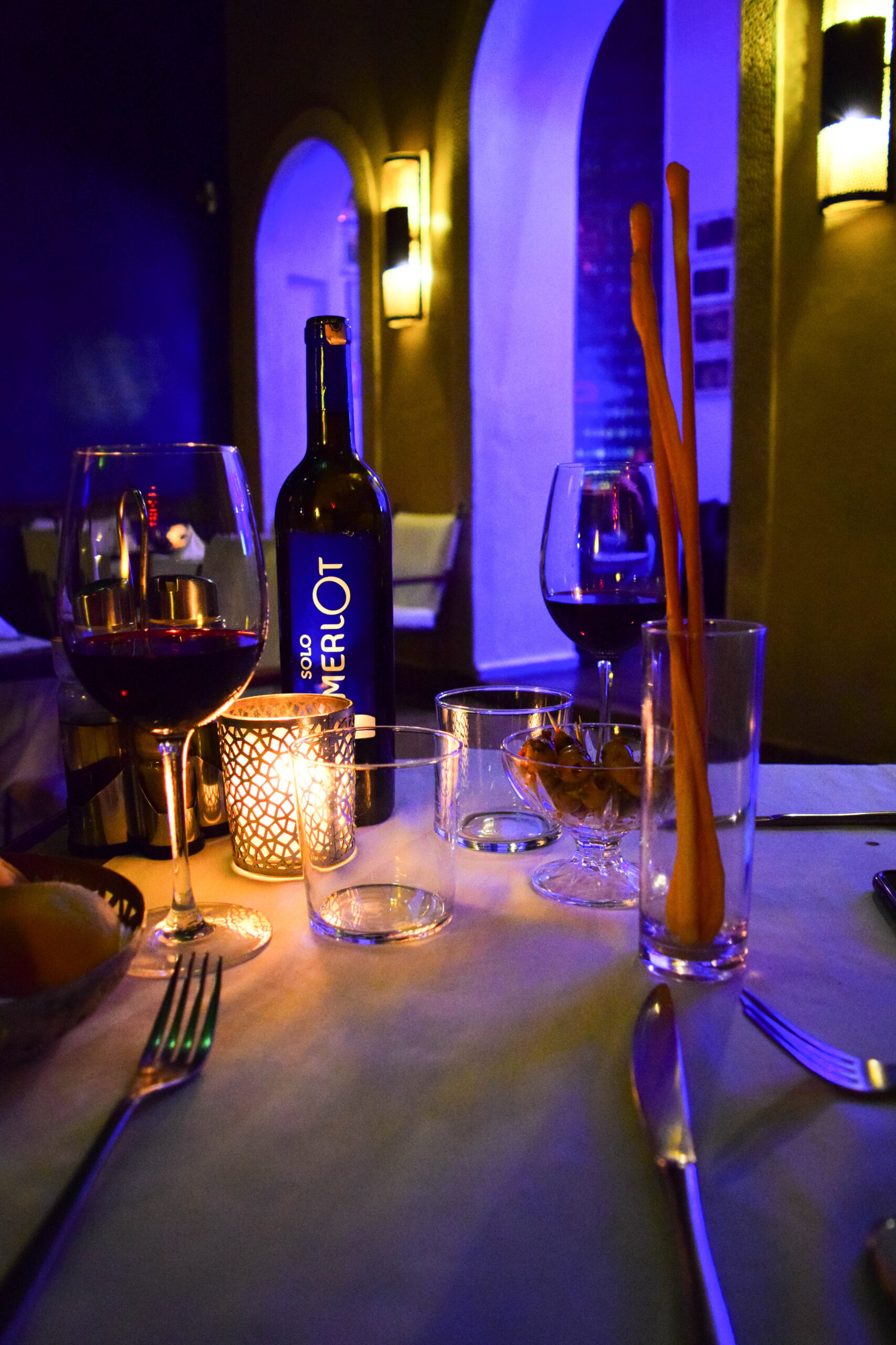 Eat in Marrakech Cafe Arabe_Morocco_Where to Eat_Travel_Guide_Best restaurant in Marrakesh_Africa_Medina_wine_setting_courtyard