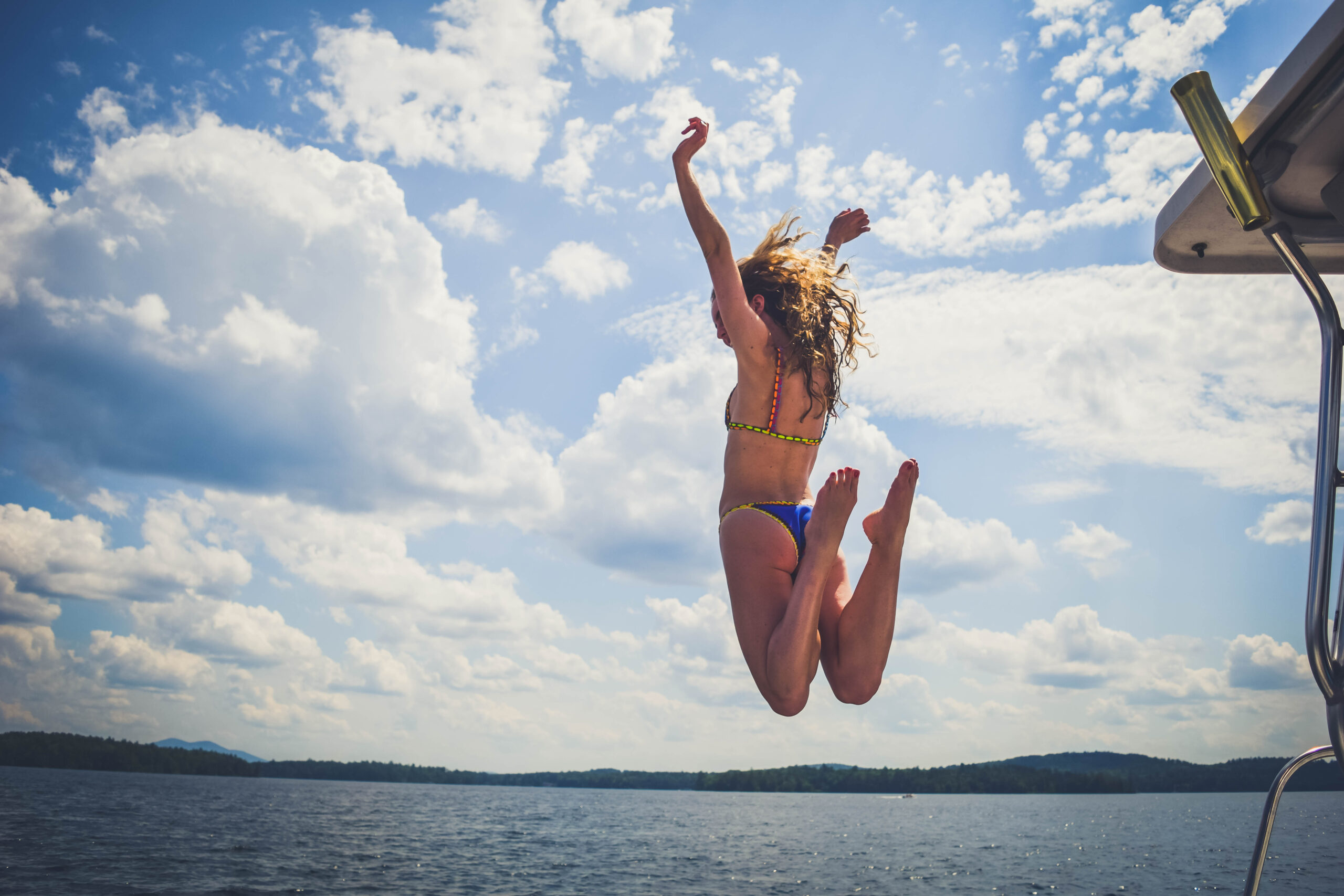 Lake Winnipesaukee_New Hampshire_Travel Guide_What to do_What to See_kiini_bikini_fit_girl_photography_fashion blogger_travel blogger_jump_summer_kiini_bikini_fit_heathy_boat