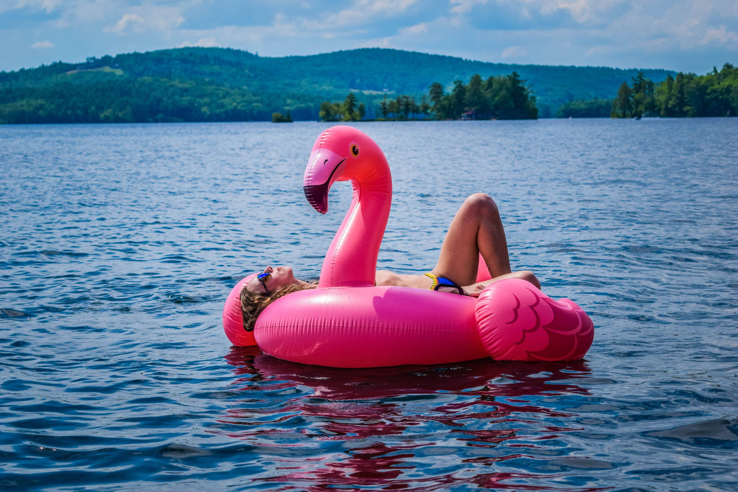 Lake Winnipesaukee_New Hampshire_Travel Guide_What to do_What to See_kiini_bikini_fit_girl_photography_fashion blogger_travel blogger_relax_flamingo float_bird in water_lake_vacation_fit_healthy_tan
