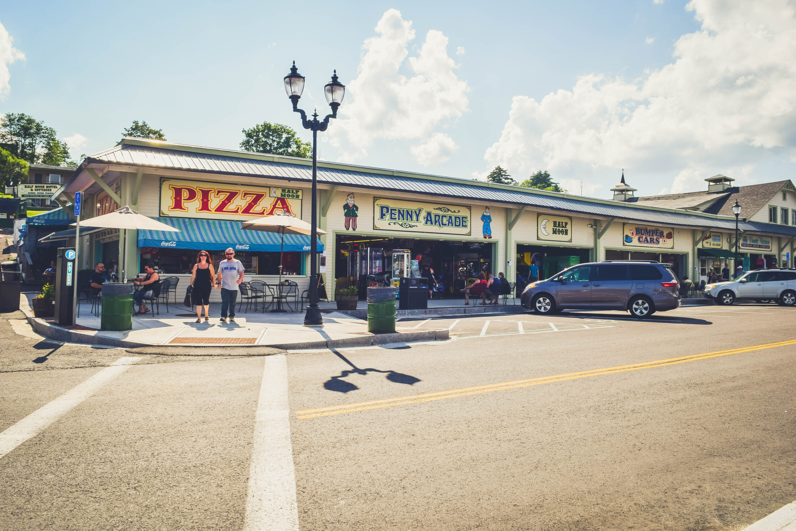 Lake Winnipesaukee_New Hampshire_Travel Guide_What to do_What to See_meredith_weirs beach_winnipesaukee pier_vintage_town_lakeside avenue_main street_pizza_archade_ice cream_shops_streets
