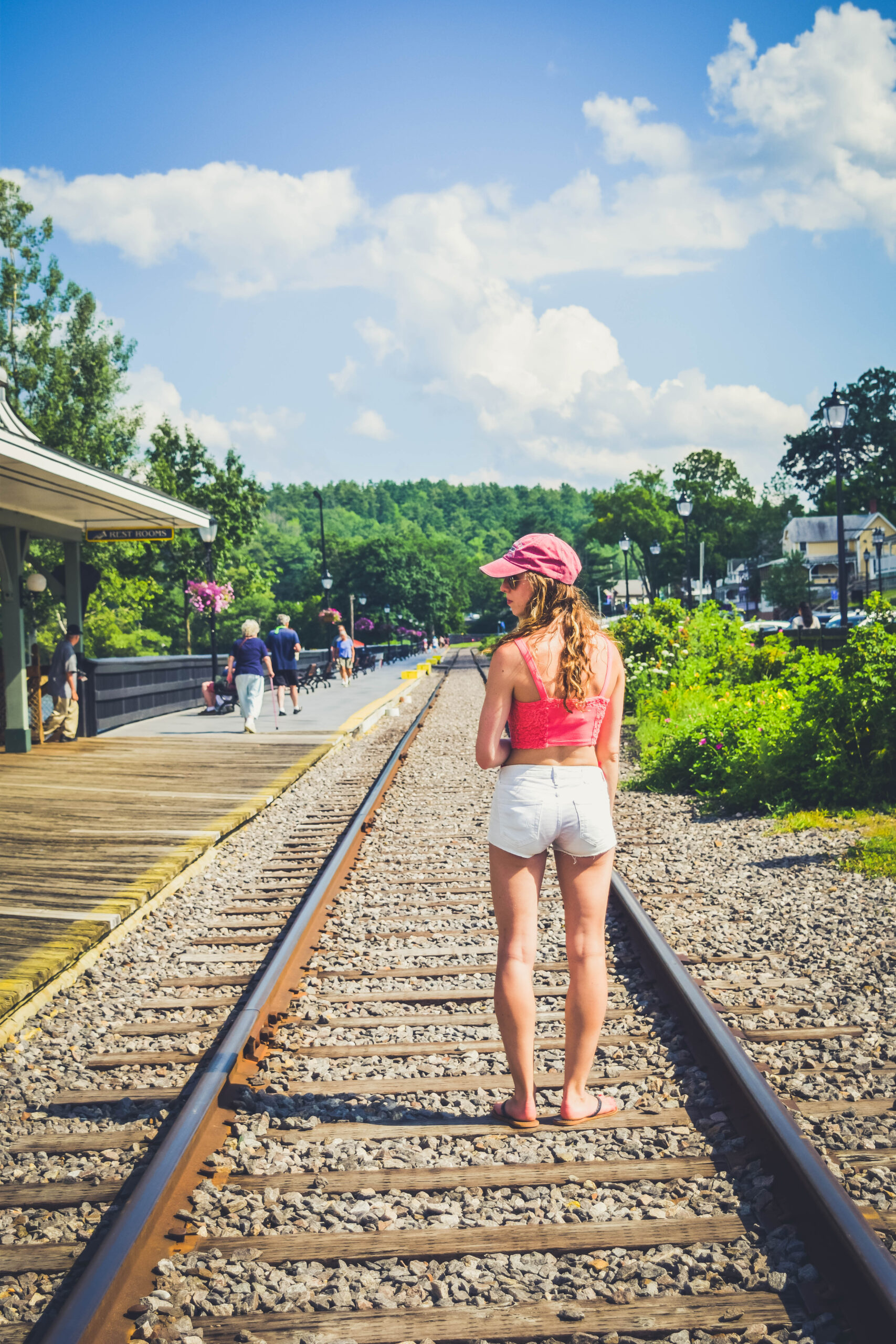 Lake Winnipesaukee_New Hampshire_Travel Guide_What to do_What to See_train tracks_meredith_weirs beach__dock_winnipesauke pier_fashion_style_summer_what to wear adventure_hat