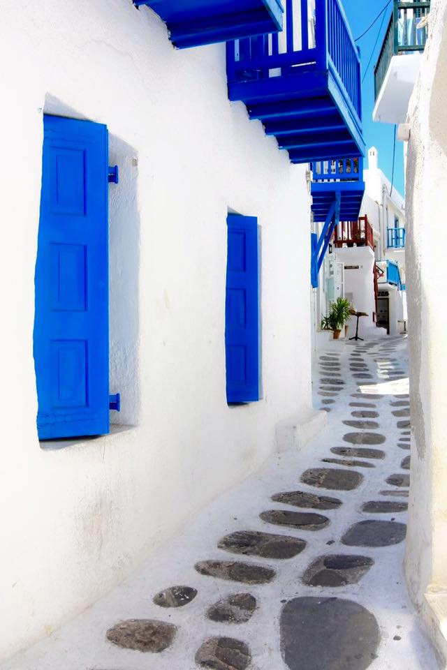 Mykonos_Travel Guide_What to Do_Where to go_beaches_What to eat_where to eat_mykonos town_blog_cobble blue color