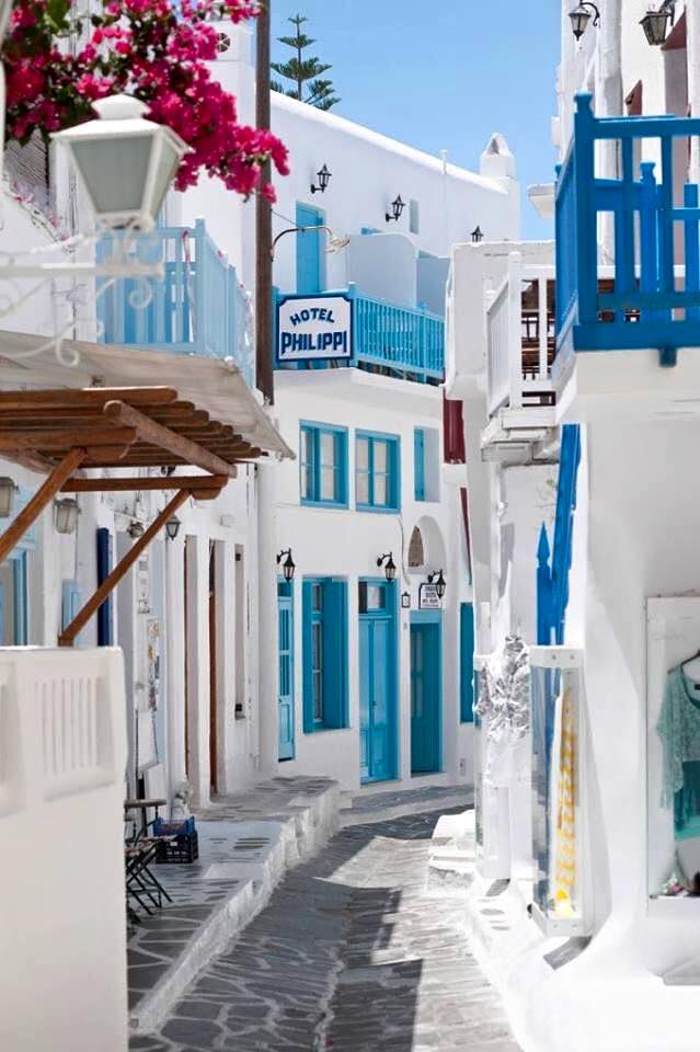 Mykonos_Travel Guide_What to Do_Where to go_beaches_What to eat_where to eat_mykonos town_blog_colors white washed