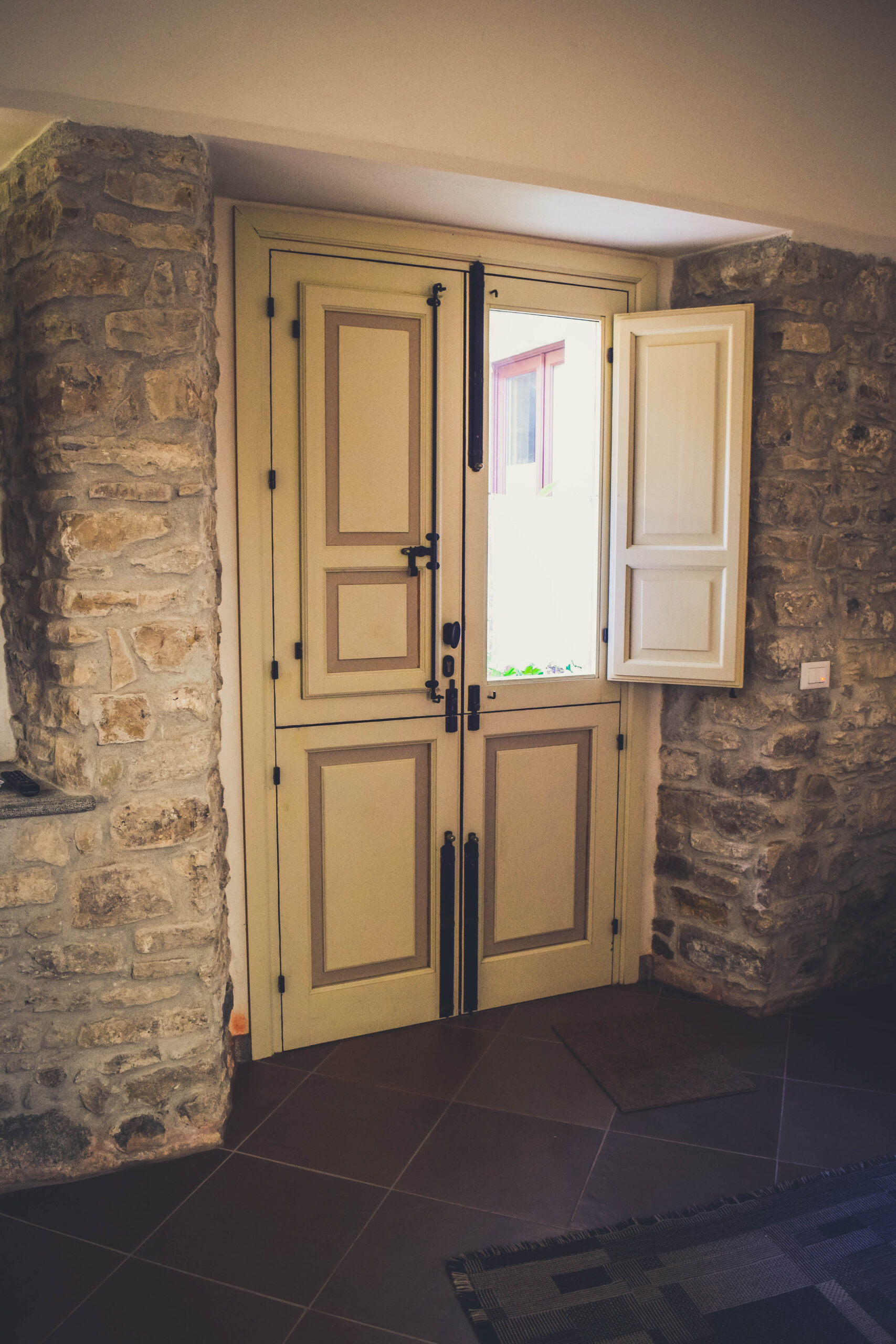 Where to Stay in SIcily Erice Pietre Antiche Apartments Mountain Italia Review Airbnb bed and breakfast rare jewel best place to stay svadore