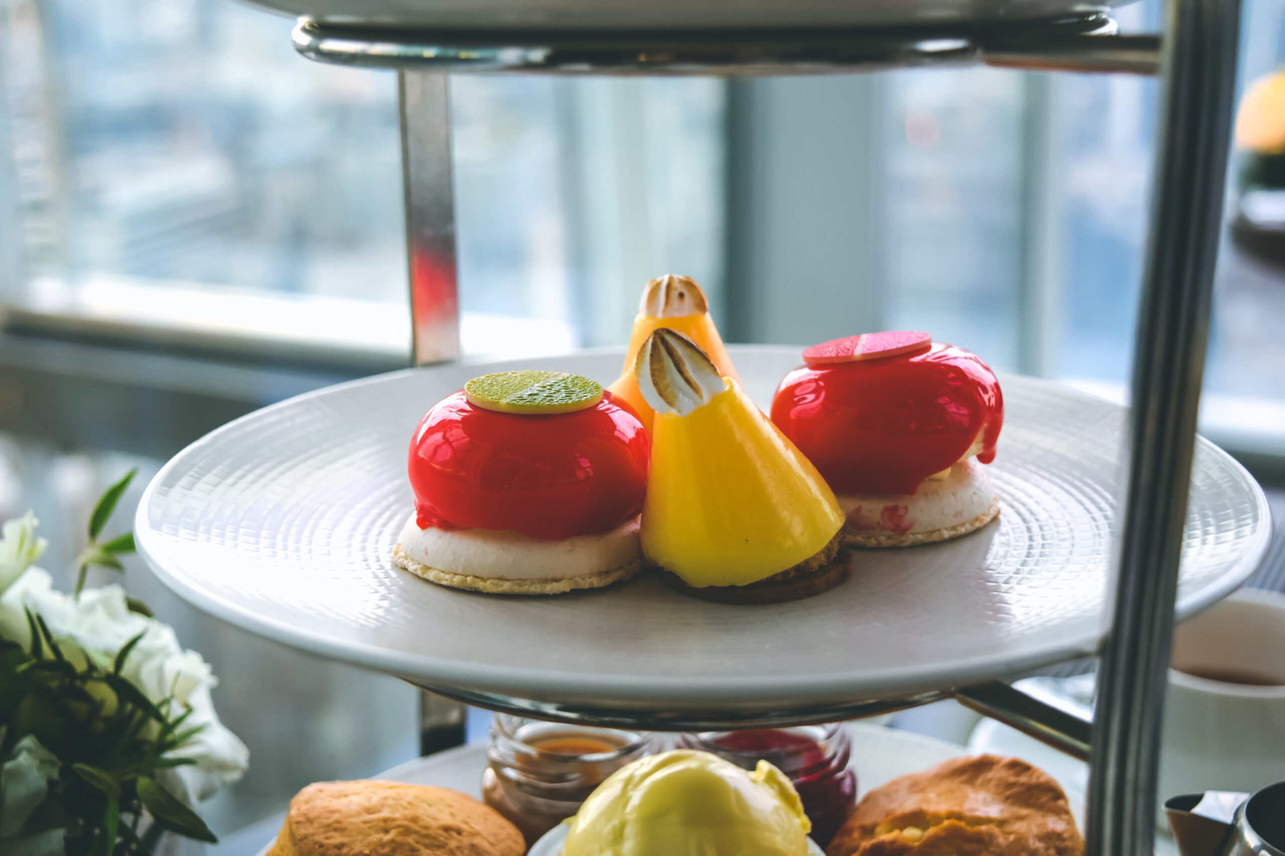 aqua shard champagne afternoon tea Travel guide to london uk blog what to do what to see where to go 3 days-19