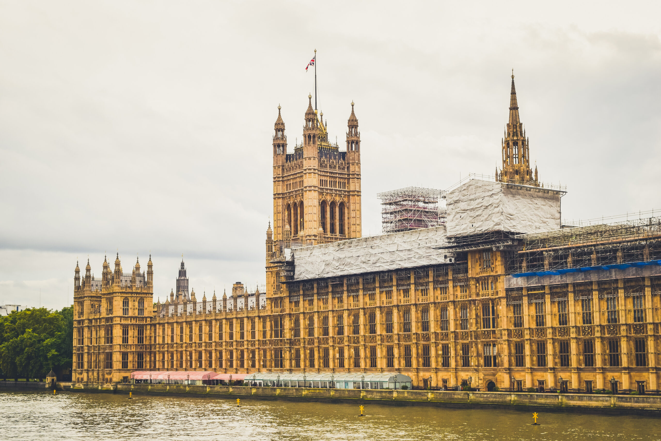 BIG BEN CLOCK TOWER AND PALACE OF WESTMINSTER FROM THE WESTMINSTER BRIDGE Travel guide to london uk blog what to do what to see where to go 3 days-63