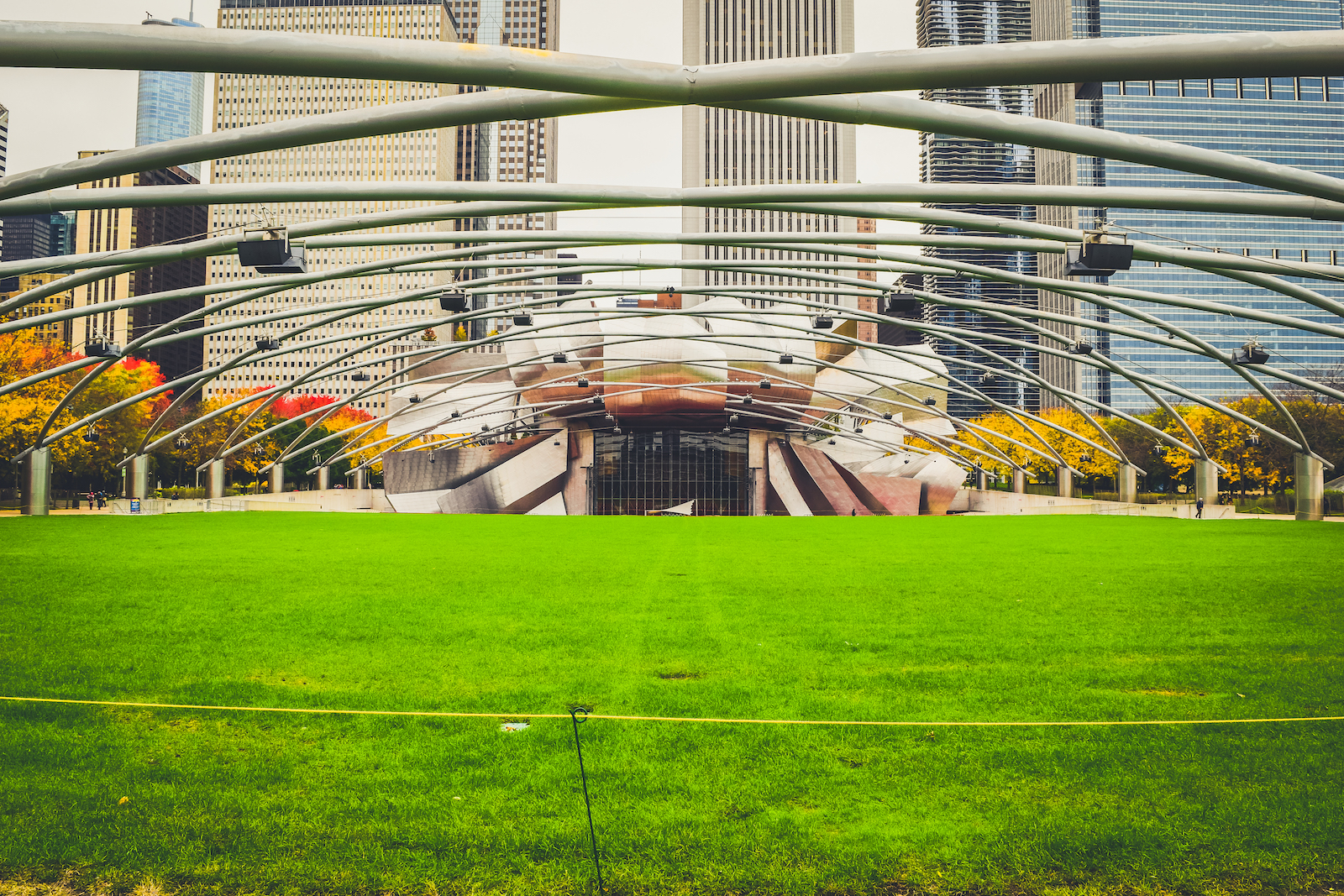 A First Timers Weekend City Guide to Chicago Millennium Park Fall time autumn Travel guide to chicago illinois blog what to do what to see where to go 3 days-1