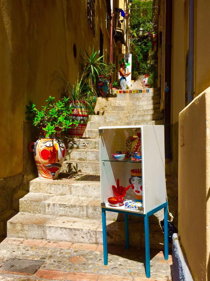 Cities in Sicily- Taormina corso umberto i sicilia italy sicily travel guide SVADORE vases