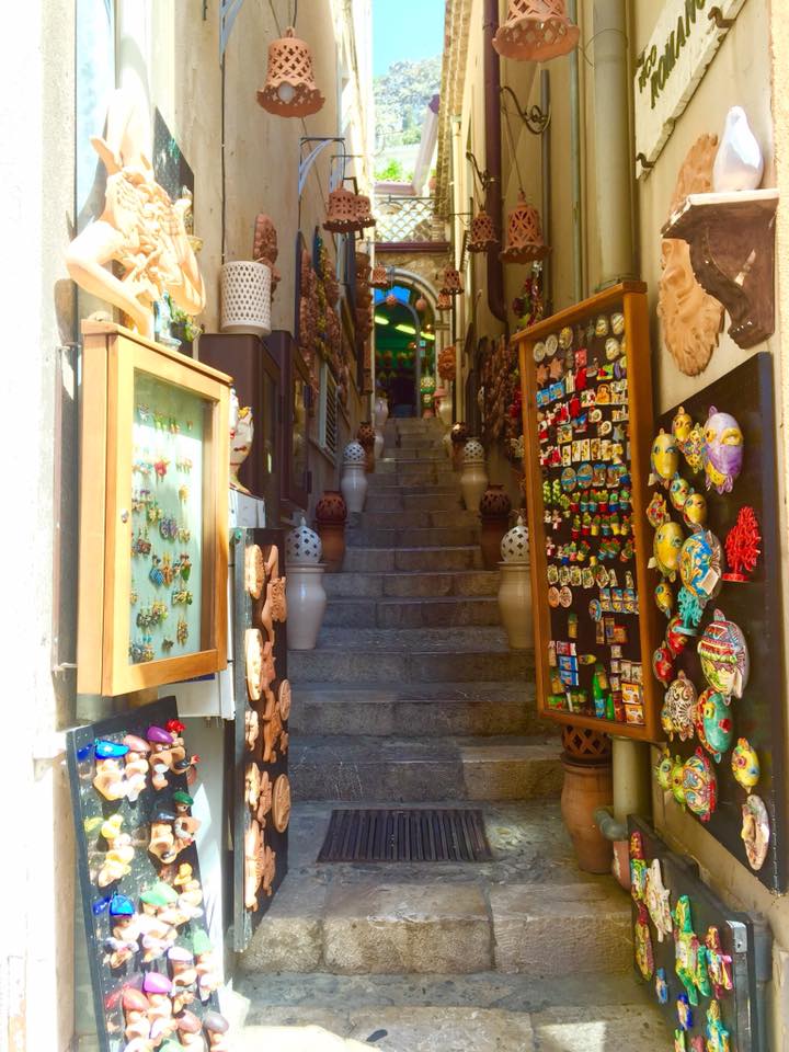Cities in Sicily- Taormina corso umberto i sicilia italy sicily travel guide SVADORE vases