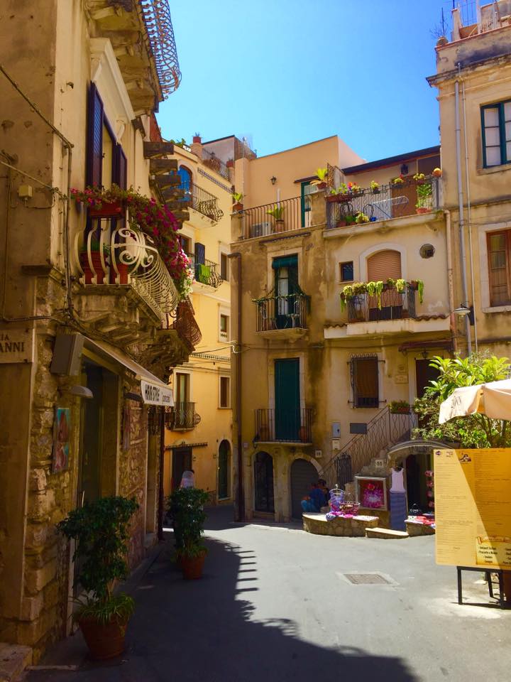 Cities in Sicily- Taormina sicilia italy sicily travel guide SVADORE streets