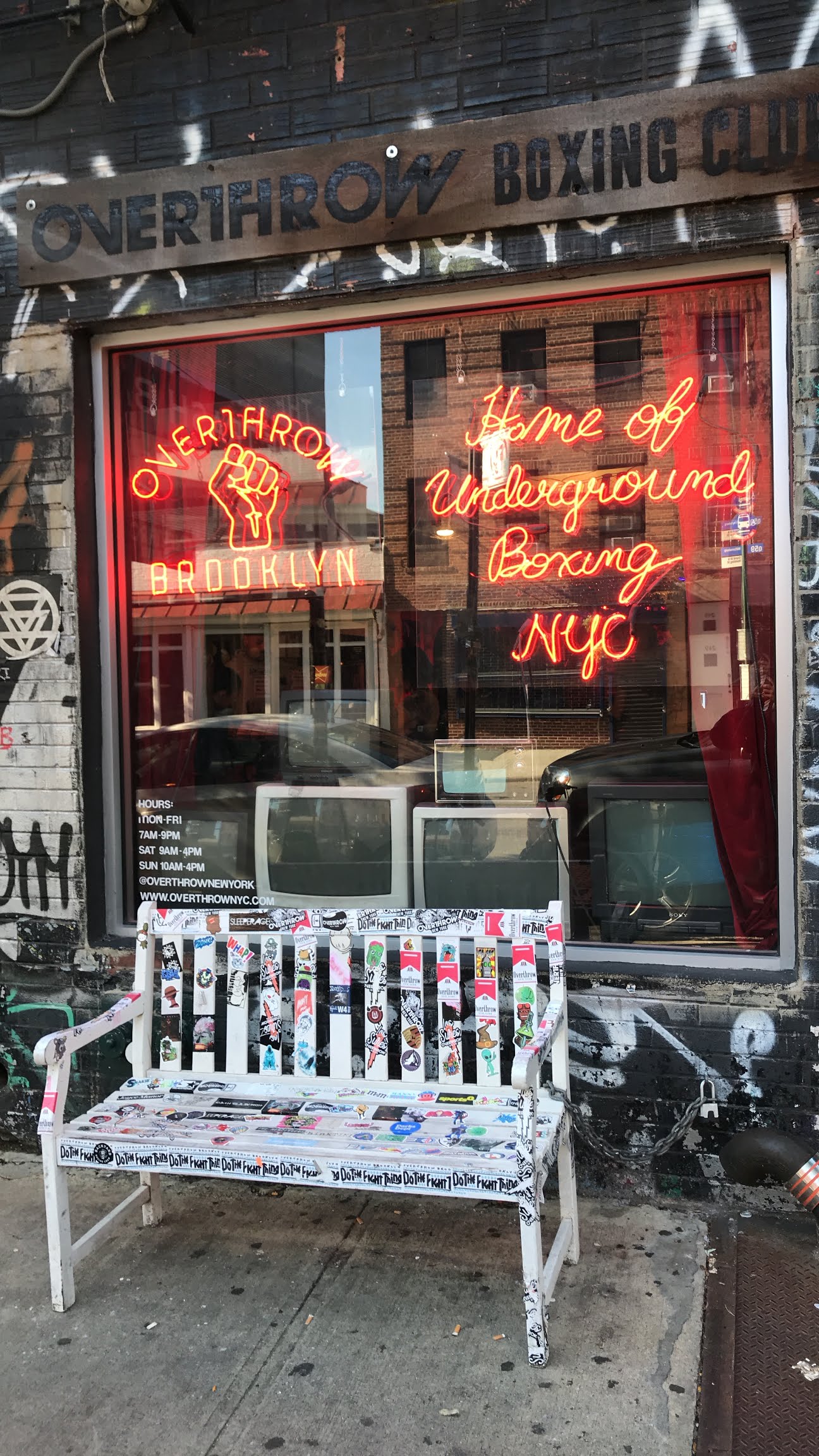 What To Do On A Fall Day in Williamsburg: Rooftop Bars and Smorgasburg Overthrow Boxing Brooklyn New York Mahattan travel guide SVADORE workout Saturday weekend smorgasburg the hoxton the wythe summerly klein william vale rooftop bars ferry