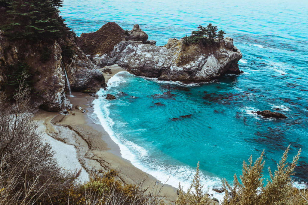 California Coast Road Trip Highway 1 Travel Guide SVADORE Big Sur Pacific Coast Highway Drive What to do Where to Stop What to See Pfeiffer McWay limekiln Blog