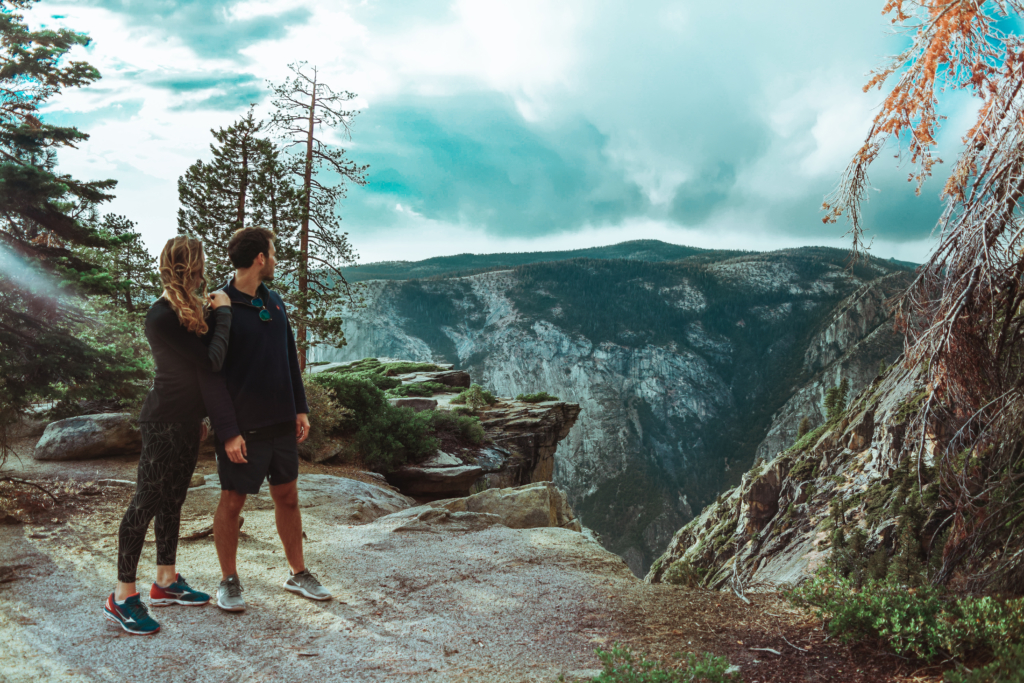 A Short and Easy Hike in Yosemite: Taft Point Yosemite Sentinel Dome Taft Point Travel Guide California Road trip SVADORE travel blog-1-13