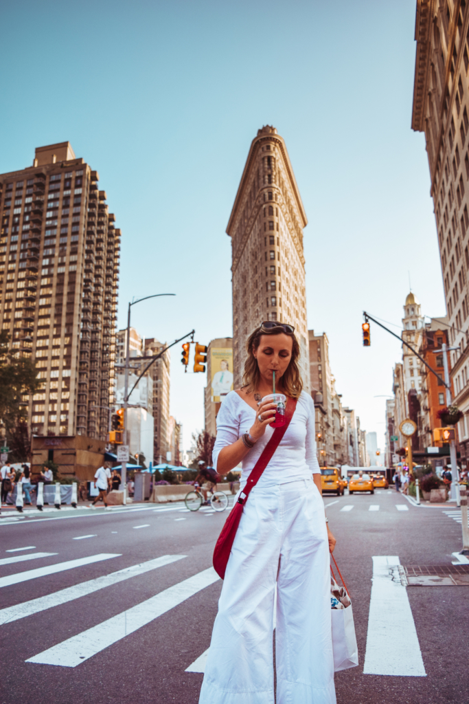 New York Travel Guide: A Beginner's Guide to Midtown, Manhattan flat iron building instagram spot