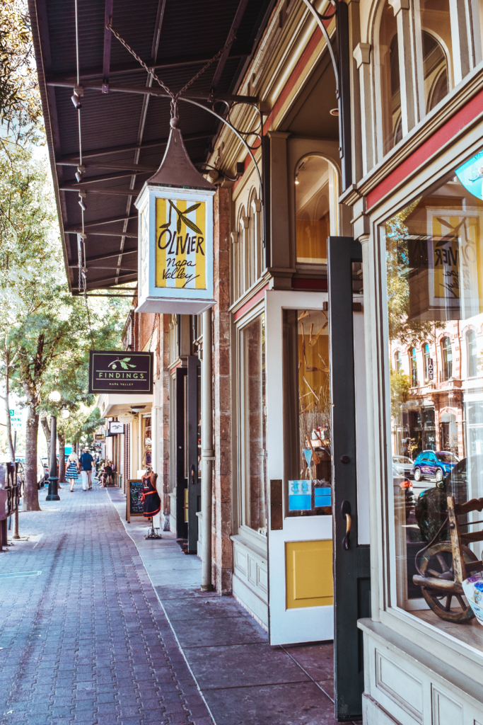 St. Helena's Main Street: A Street of Wonders in Napa! St. Helena Napa Valley Travel Guide California Road trip SVADORE travel blog-1 Olivier Napa Valley
