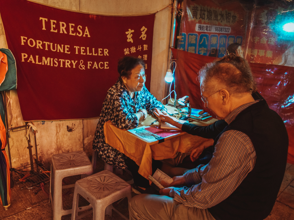 2 Days in Hong Kong: A Travel Guide to Central and Outskirts Exploring Kowloon, Hong Kong: Temple Street Market **hong kong travel guide svadore 2 days asia china