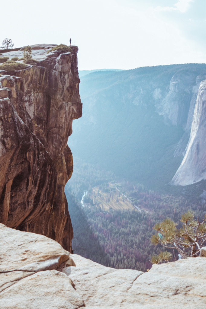 A Short and Easy Hike in Yosemite: Taft Point Yosemite Sentinel Dome Taft Point Travel Guide California Road trip SVADORE travel blog-1-13