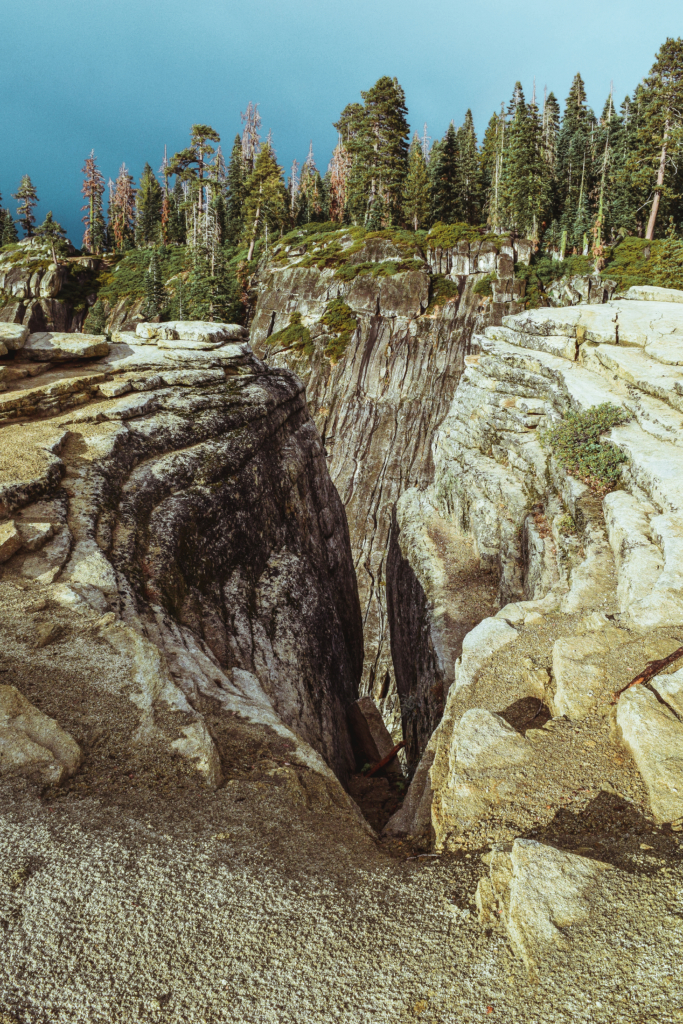 A Short and Easy Hike in Yosemite: Taft Point Yosemite Sentinel Dome Taft Point Travel Guide California Road trip SVADORE travel blog-1-13