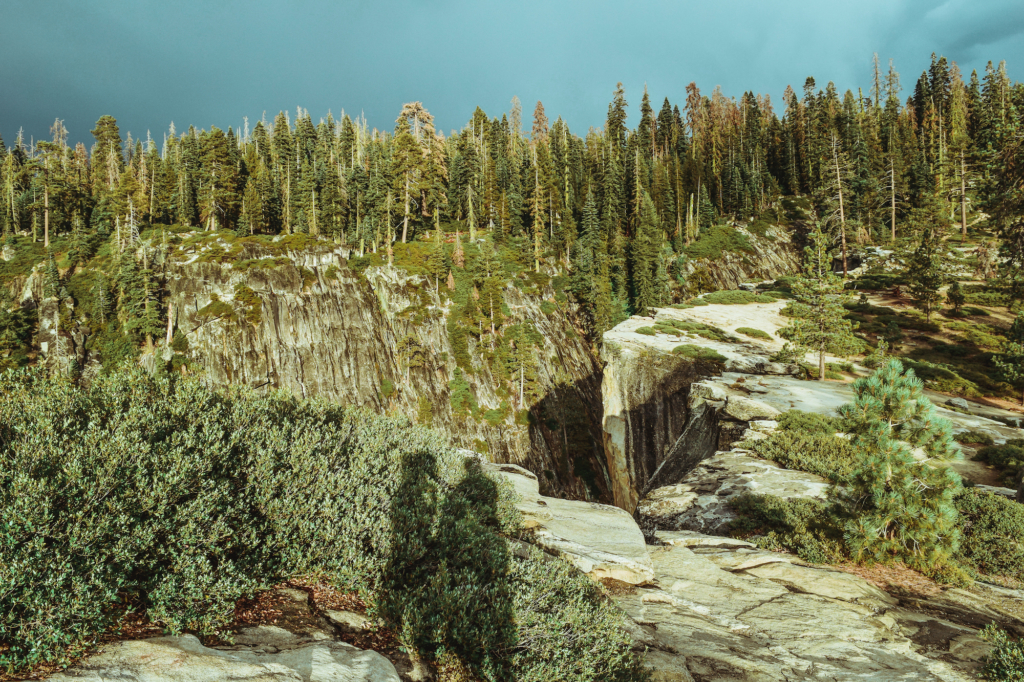 A Short and Easy Hike in Yosemite: Taft Point Yosemite Sentinel Dome Taft Point Travel Guide California Road trip SVADORE travel blog-1-13
