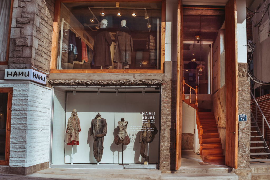Where to Shop in Seoul, Bukchon Hanok Village: HAMU bukchon hanok village seoul south korea what to do what to see what to eat travel blog SVADORE travel guide november winter fall-1-3