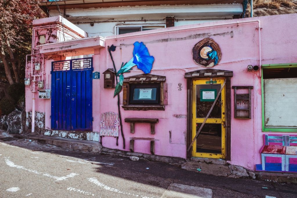 Exploring the Work of Art that is Ihwa Mural Village ihwa mural village seoul ihwa-dong what to do in seoul south korea travel guide travel blog SVADORE-1