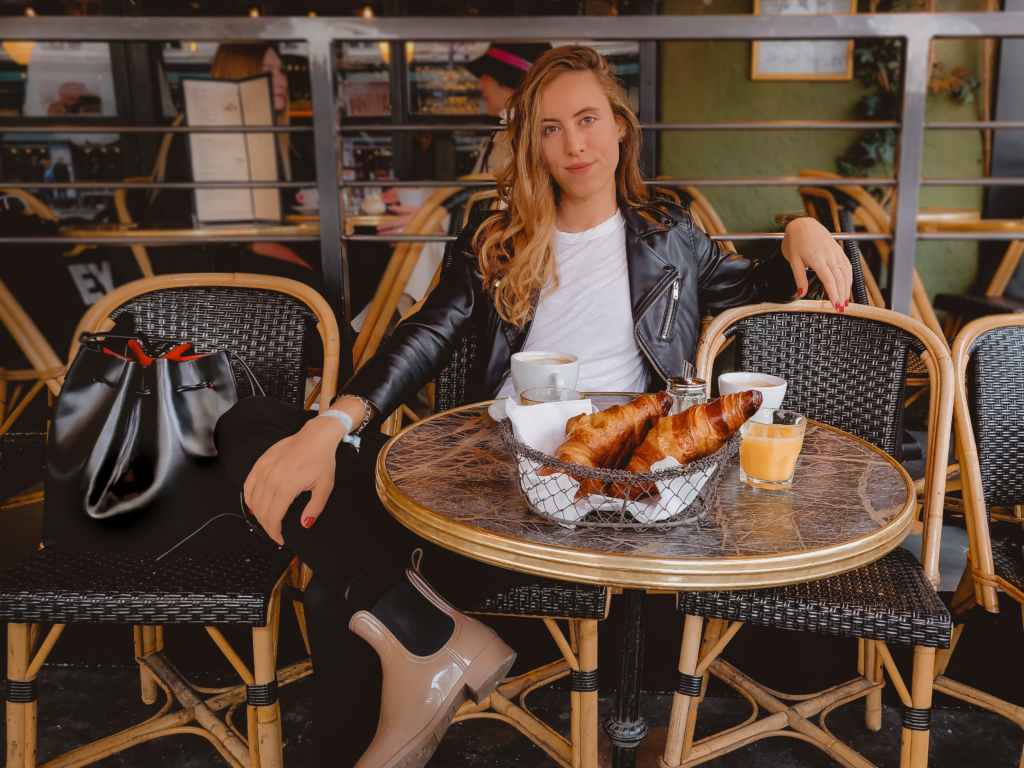 la porte montmartre 17 of the Best Cafes in Paris According to SVADORE