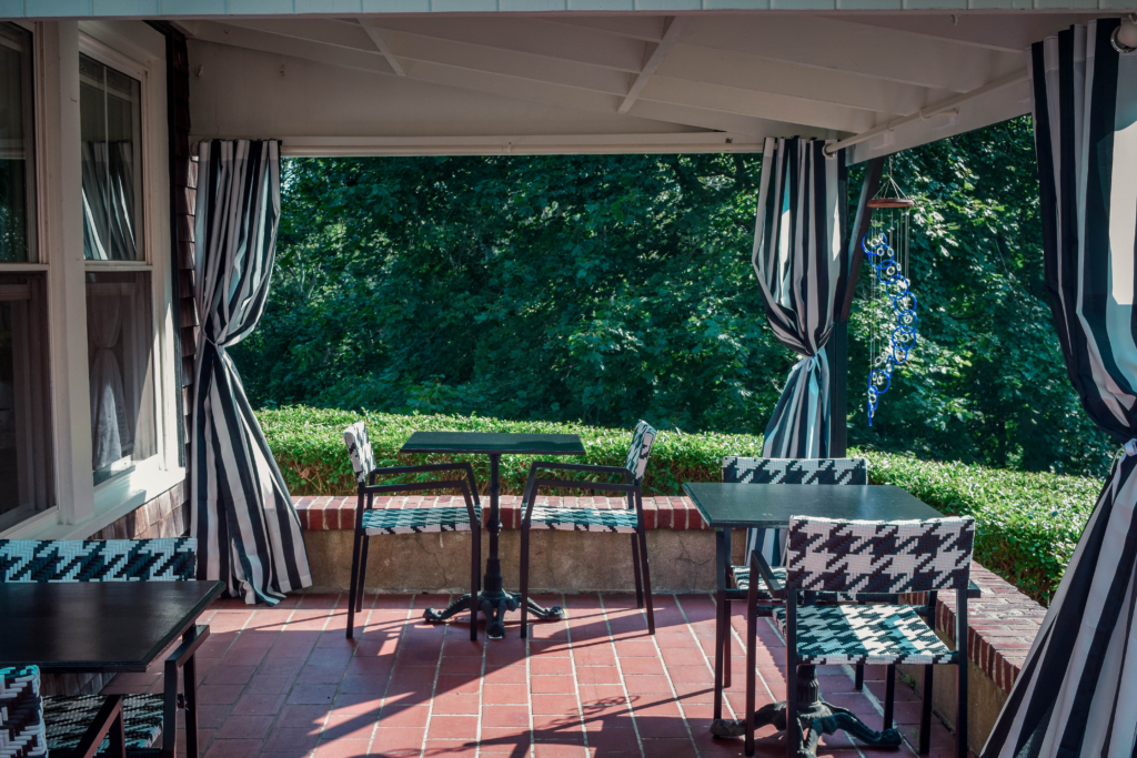 Places to Stay in Martha's Vineyard: Nobnocket Boutique Inn martha's vineyard vineyard haven mv hotels cape cod luxury svadore travel blog