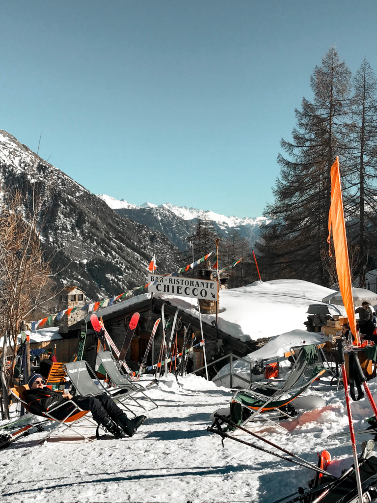 Ski Courmayeur, Italy: A Resort Guide for All Levels bar ristorante chiecco