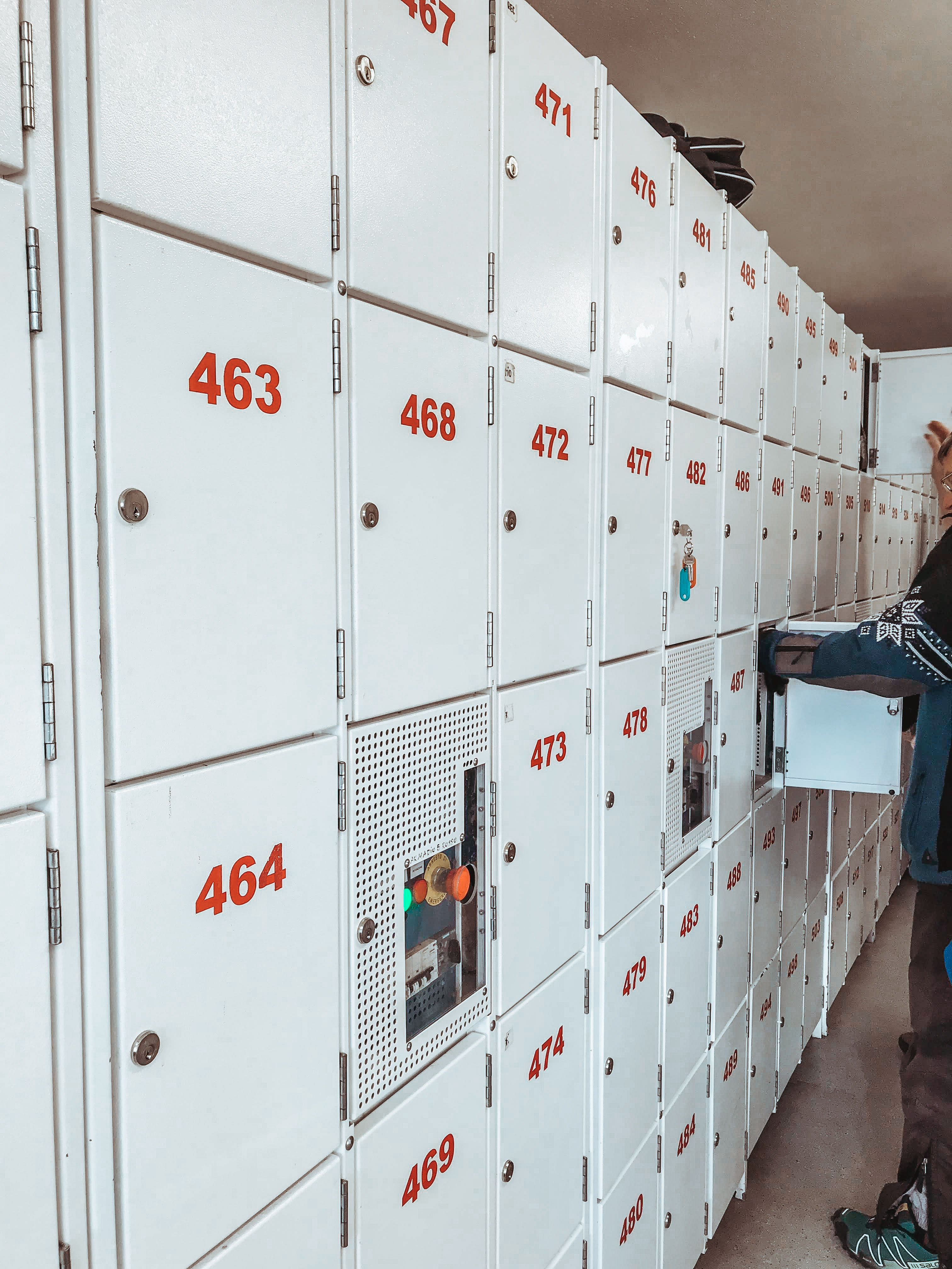 Where to Rent Skis in Courmayeur: Alpineve storage locker