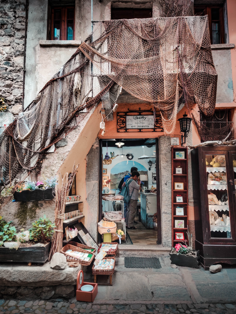 Borromean Islands: Visit Isola dei Pescatori, Lake Maggiore svadore travel blog lago maggiore travel guide