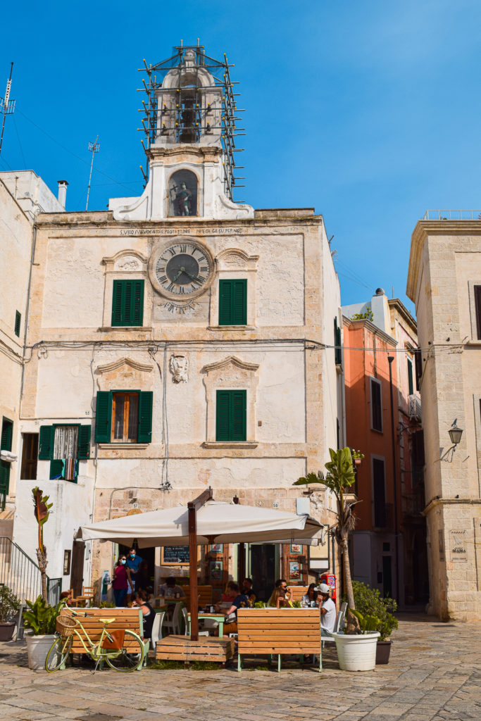 Essential Travel Guide to Polignano a Mare, Italy puglia svadore piazza vittorio emanuele ii