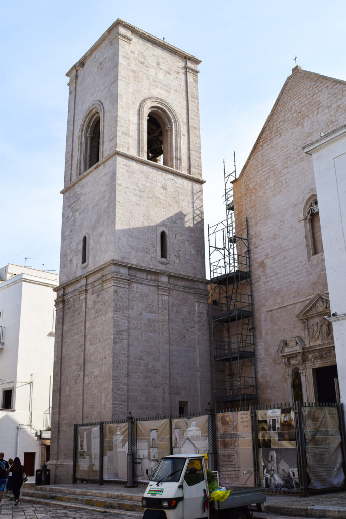 Essential Travel Guide to Polignano a Mare, Italy puglia svadore piazza vittorio emanuele ii