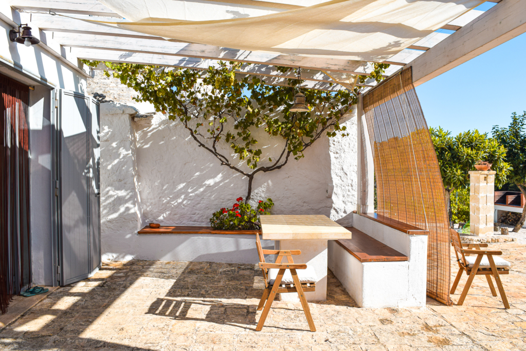 Trullo a ll’éra: Stay In A Trullo In Puglia, Italy where to stay in itria valley alberobello ceglie messapica svadore travel blog guide sleep