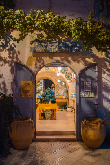 visit grottaglie the ceramic capital of puglia itria valley cibo mangiare trattoria la capasa osteria what to do where to eat pottery