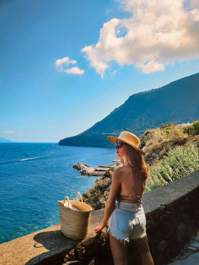 What to Do in Salina, Sicily: A 3 Day Itinerary scario spiaggia