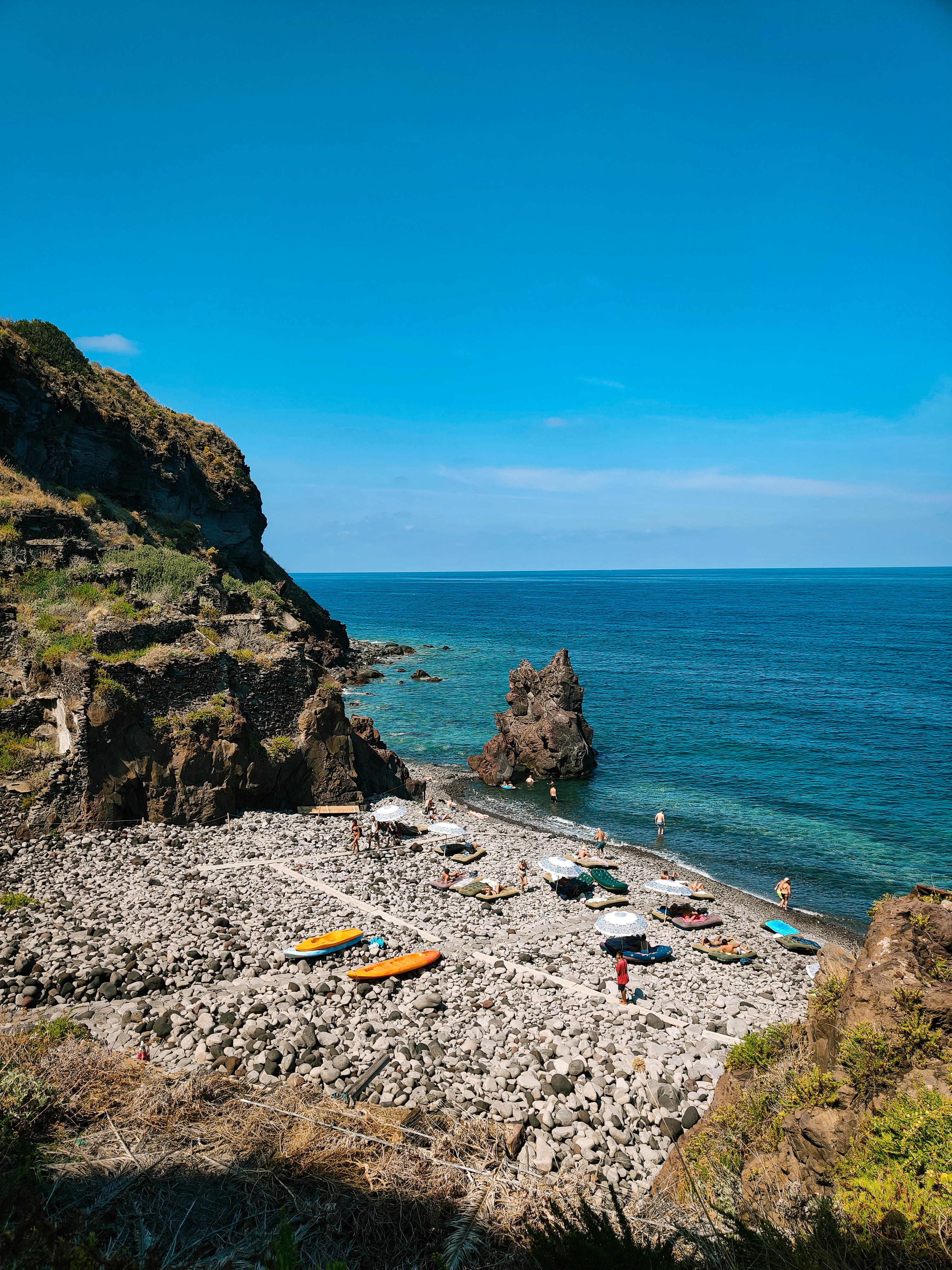 What to Do in Salina, Sicily: A 3 Day Itinerary scario spiaggia