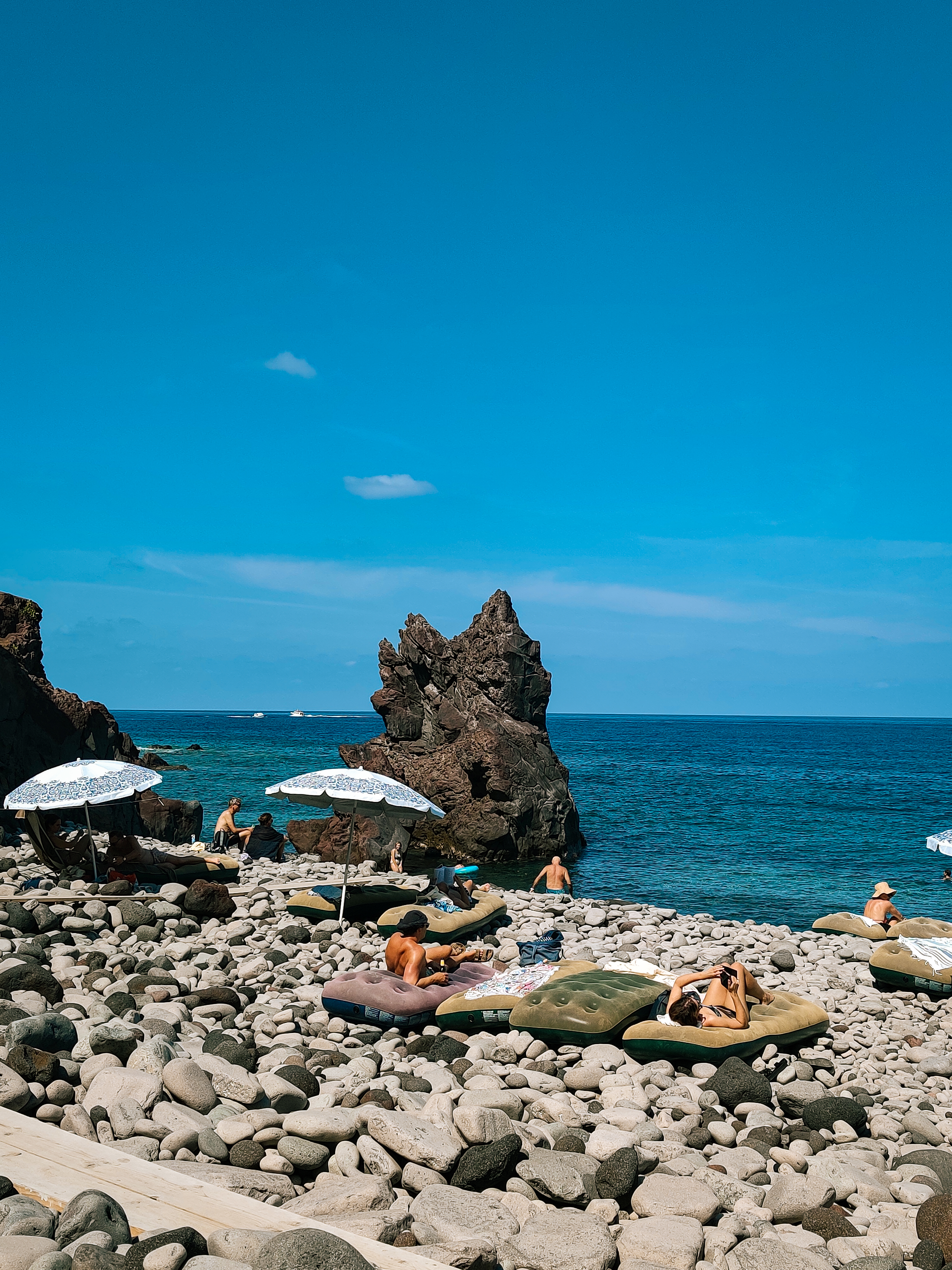 What to Expect at Spiaggia dello Scario Beach in Malfa, Salina