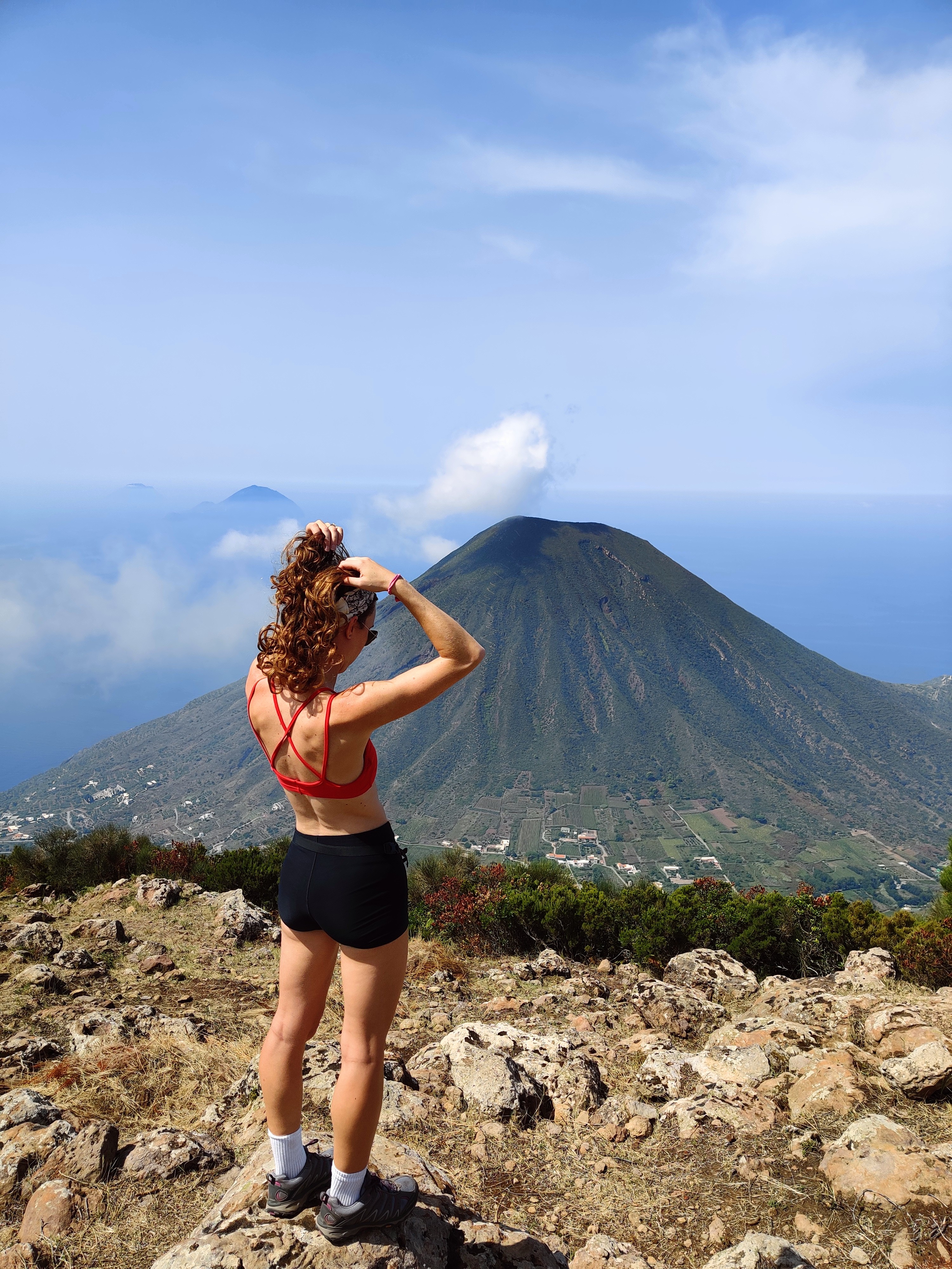 What to Do in Salina, Sicily: A 3 Day Itinerary monte fosse delle felci volcano hike