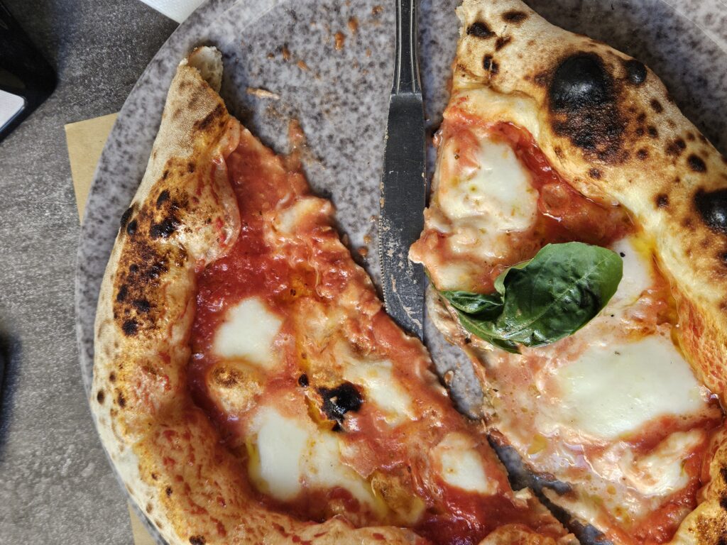 Best-casual-pizza-for-locals-Florence-off-the-beaten-path-itinerary