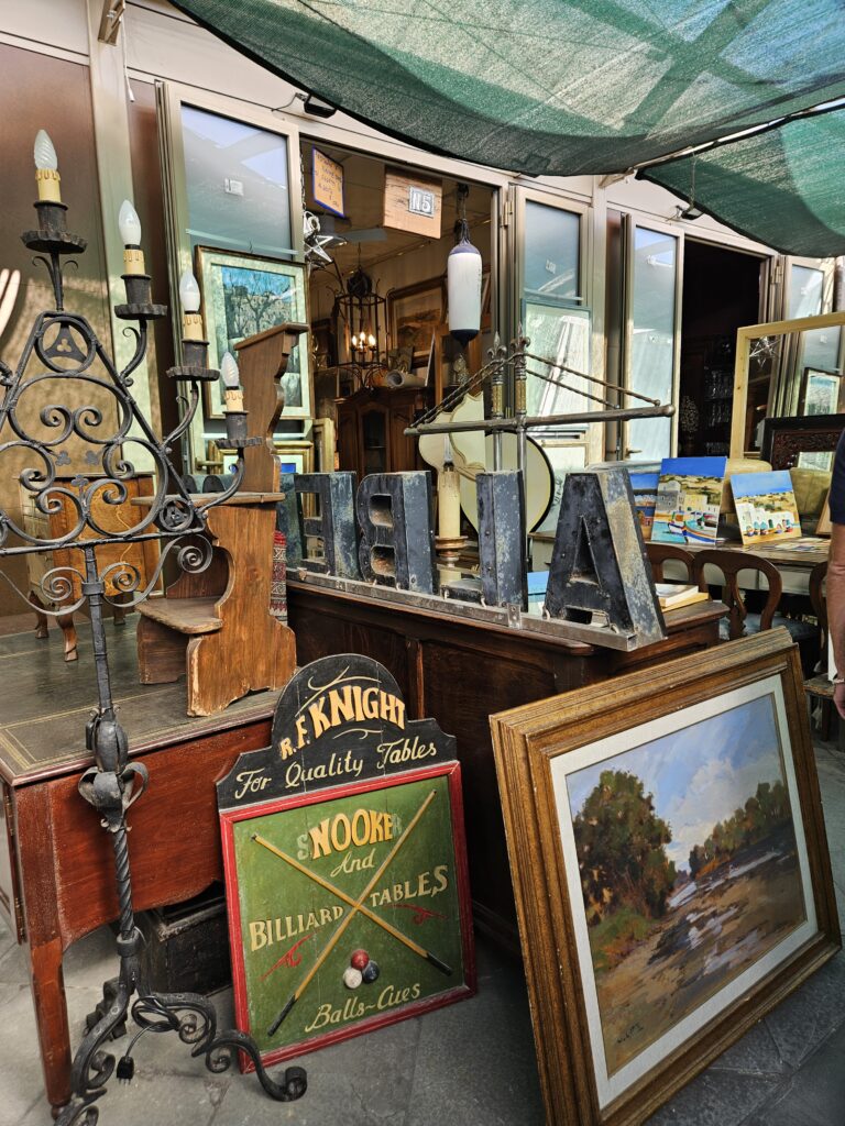 Vintage-Italian-postcards-flea-market-Florence-off-the-beaten-path