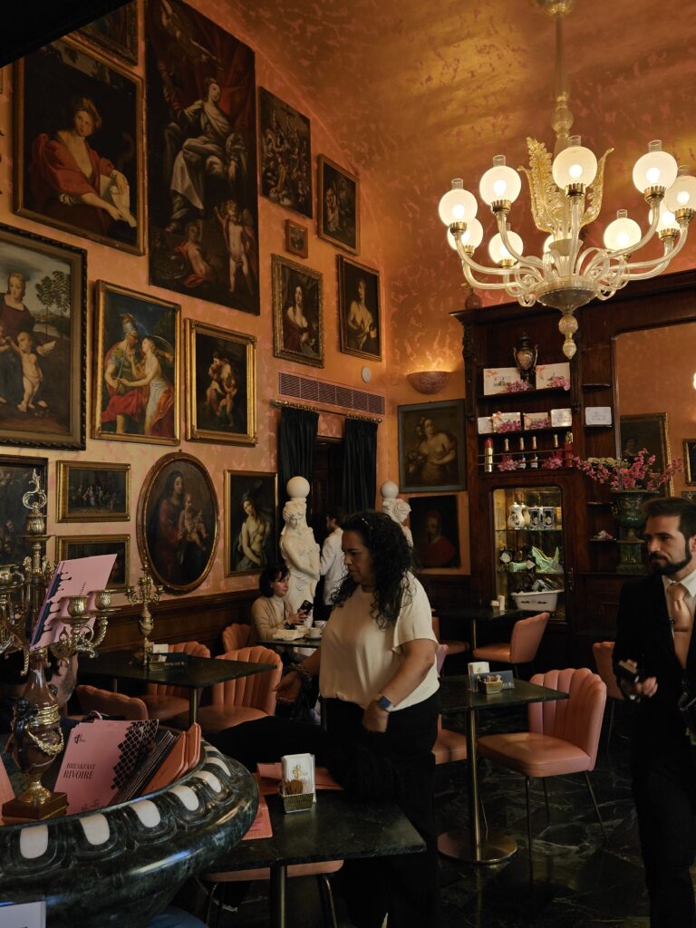 Traditional-Italian-hot-chocolate-at-Rivoire-Florence-off-the-beaten-path