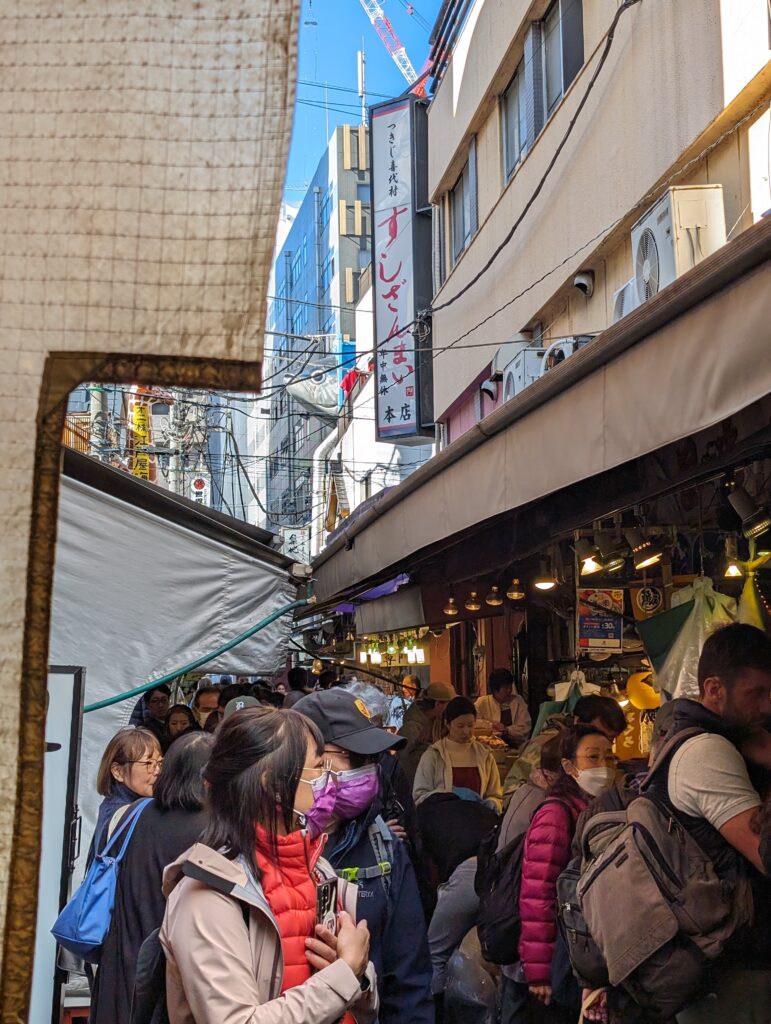 Best street food stalls in Tsukiji Outer Market, Tokyo